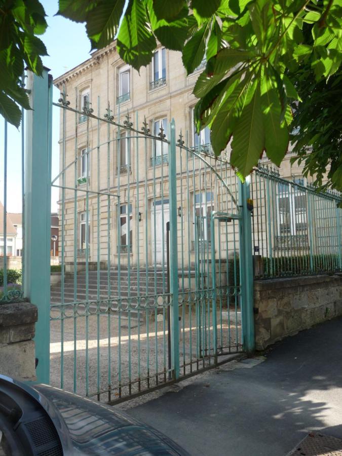 Studio Dans Charmante Batisse De Maitre Compiegnoise Compiègne Eksteriør bilde